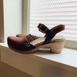 DANSKO red clogs size 36 (6)